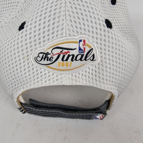 Sombrero gris y blanco vintage Adidas San Antonio Spurs 2007 NBA Champions - Imagen 5 de 13