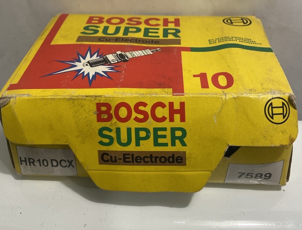 VTG NOS 10 GENUINE BOSCH SUPER 7589 HR10DCX SPARK PLUGS CASE