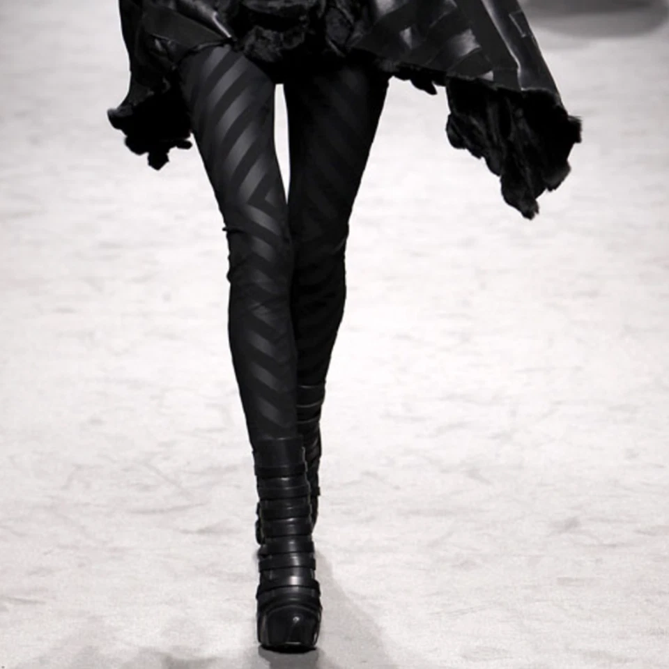 Calça skinny GARETH PUGH 6 preta cinza com zíper punho RARA DRAMA DE PASSARELA $1595 - Imagem 2 de 4