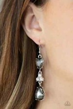 Paparazzi ONCE APON A TWINKLE silver earrings