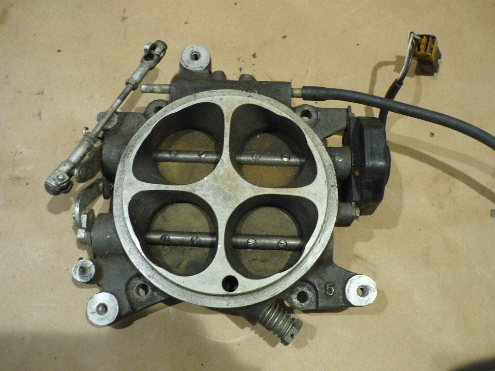 Bentley Mulsane S 1988 Throttle Body Valve -P/N UE70110