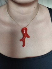 Ancien pendentif authentique branche de corail rouge de méditerranée et or 18K