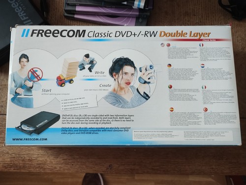 Freecom Classic Series DVD+/-RW External Drive with discs USB - Photo 3/9