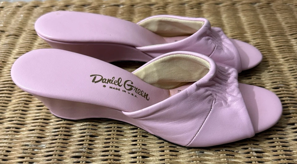 Vintage 1960s Women’s 5 Daniel Green Pink Leather Wedge Boudoir Sandal Slipper - Image 4 of 4