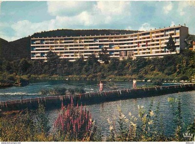 AK - 08 - Revin - Der Staudamm an der Maas und Block 105 - Gebäude - a