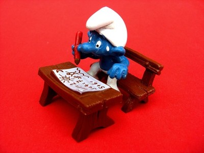 SCHLEICH BULLY 1981  SCHLUMPF am SCHREIBTISCH