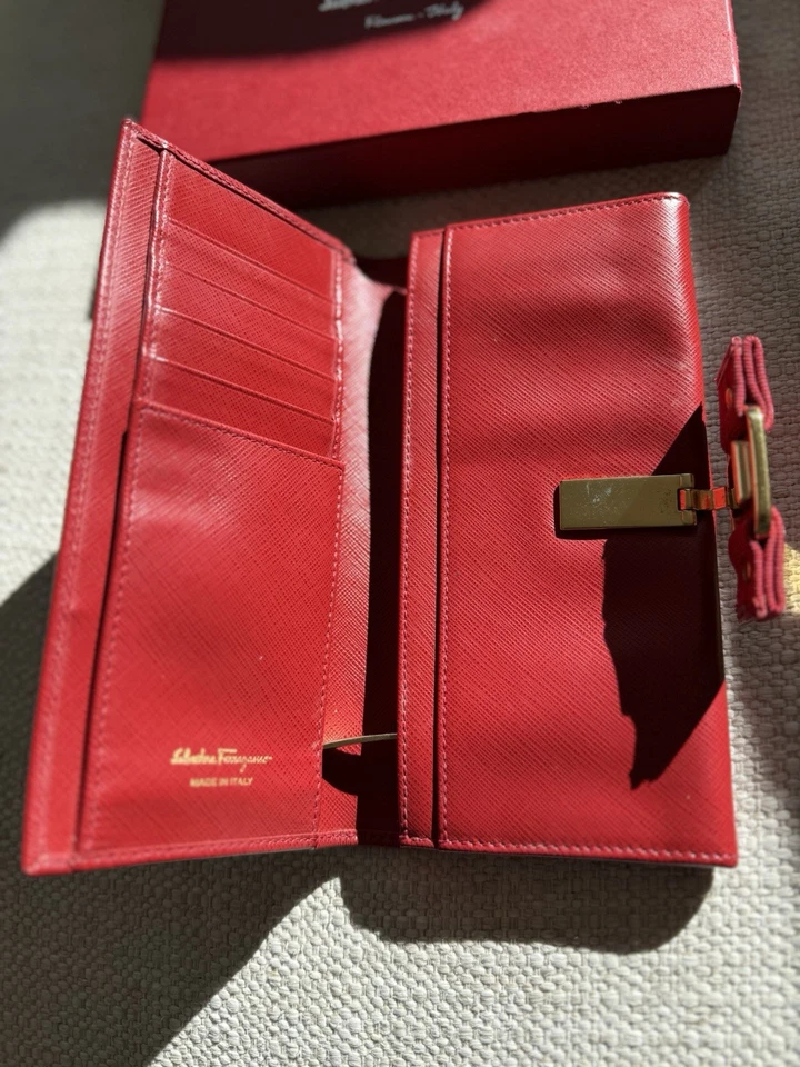 Carteira Feminina Salvatore Ferragamo (Couro de Bezerro Rosso) - Imagem 2 de 4