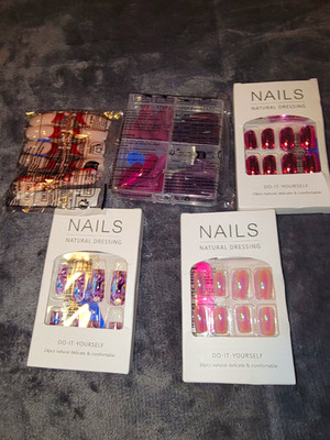 Lot of 5 Random Sets of Fake Press On Nails 