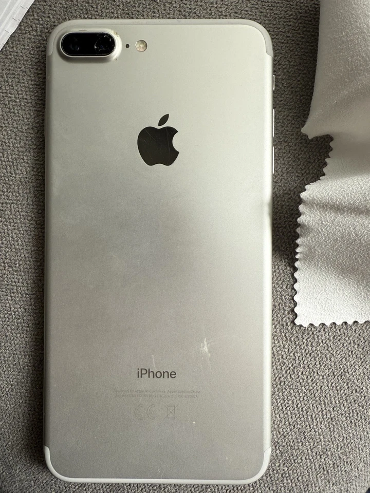 Apple iPhone 7 Plus - 128GB - Argento (Sbloccato) - Immagine 2 di 4