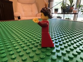 LEGO Castle Kingdoms Minifigure - Red Queen With Gold Crown Cas504 - 10223