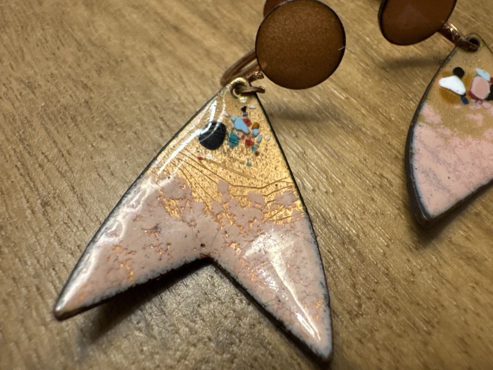 Brincos vintage modernistas esmalte cobre parafuso traseiro design abstrato rosa - Imagem 3 de 4