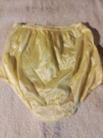 New Vintage Private Expressions size 7 Yellow  100% Silky Soft Nylon