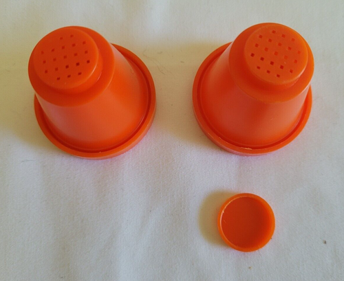 2 Mid Century Picknick Sets aus Kunststoff für 4 Camping mit Tellern orange 70er Jahre - Bild 13 von 24