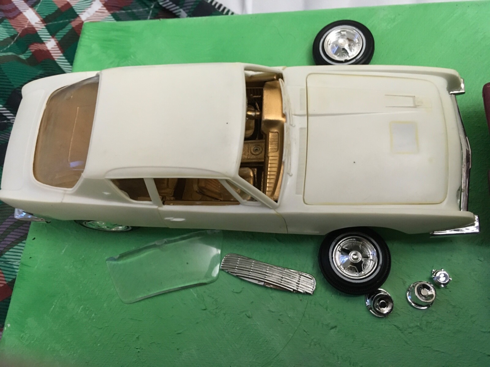 Model car junkyard, 3 built kits Monkee mobile, studebaker avante