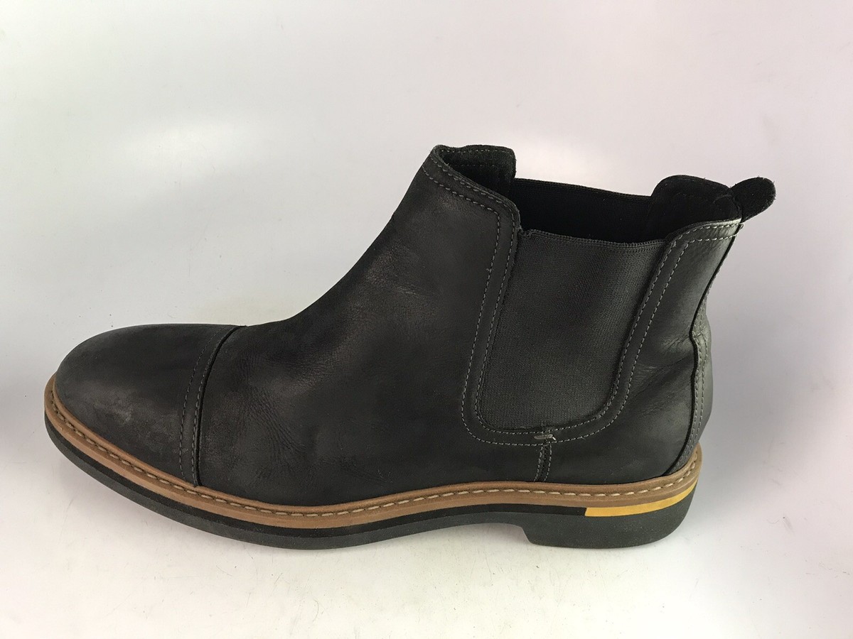 Cole Haan Men display picture 2