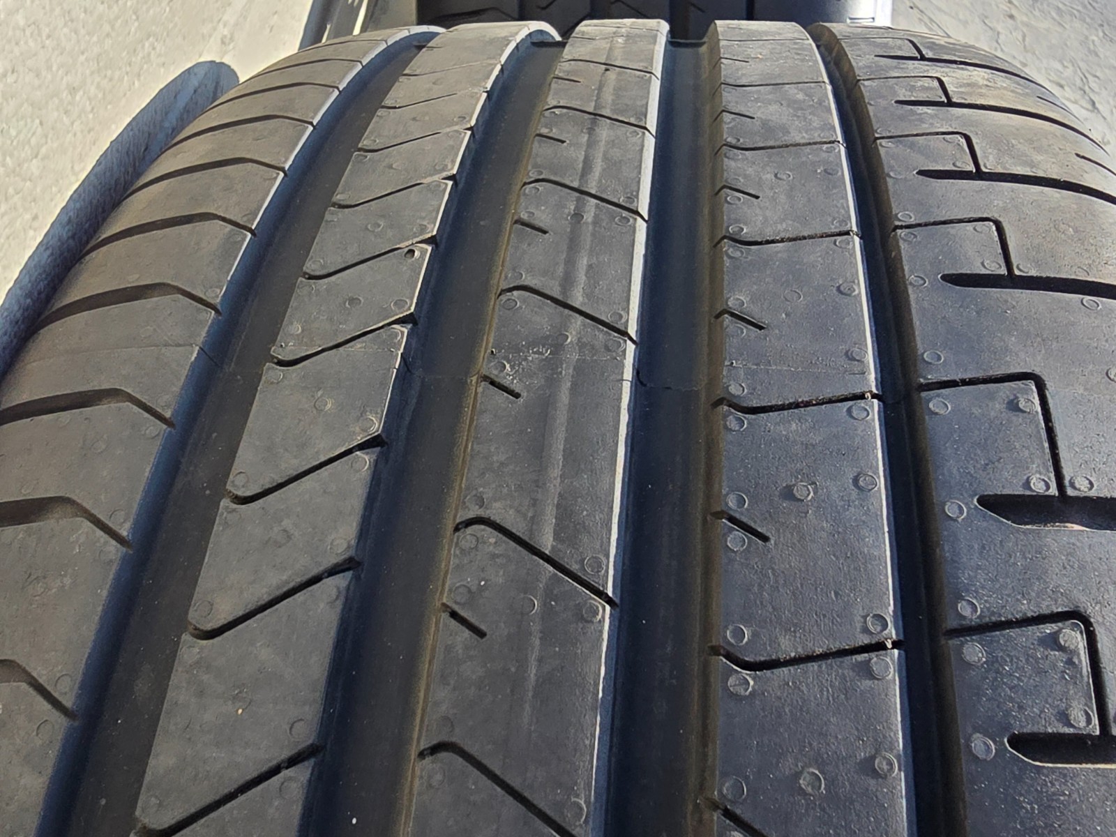 RARE:  23" Rolls Royce Cullinan OEM factory wheels & tires