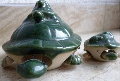 Vintage Articulated Ceramic 2 Turtle Figuren ,Glänzend Grün , 6cm und 12 cm Lang