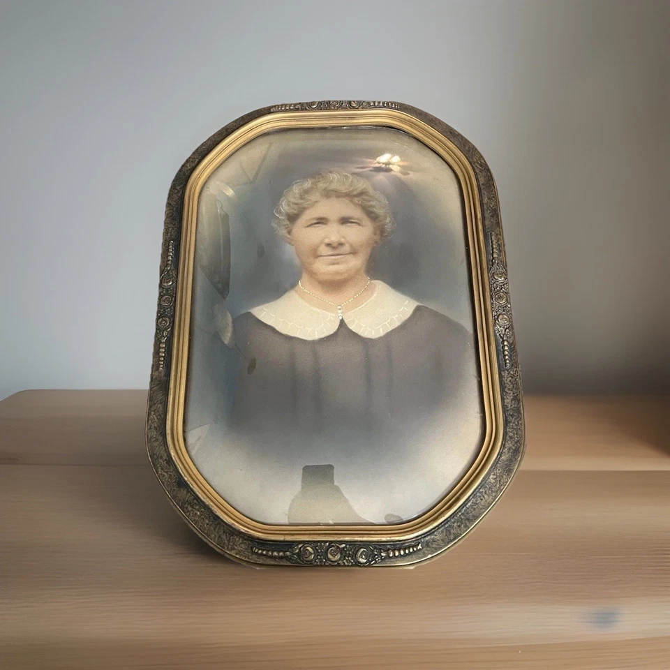 Marco de fotos de vidrio burbuja convexo de colección madera dorado detalles florales mujer Art Nouveau Foto 2 de 4