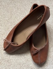 CLARKS WOMEN'S SOFT LEATHER BALLET SHOES (FECKLE ICE), SIZE 7.5 D, TAN