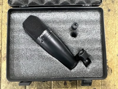 Peavey Studio Pro M2 Large Format Condenser Mic /Selectable Polar Response