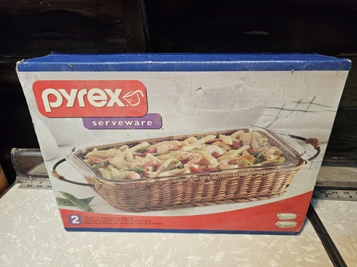 VINTAGE PYREX 233  CLEAR BAKING DISH 9”x 13” WITH WICKER BASKET HOLDER