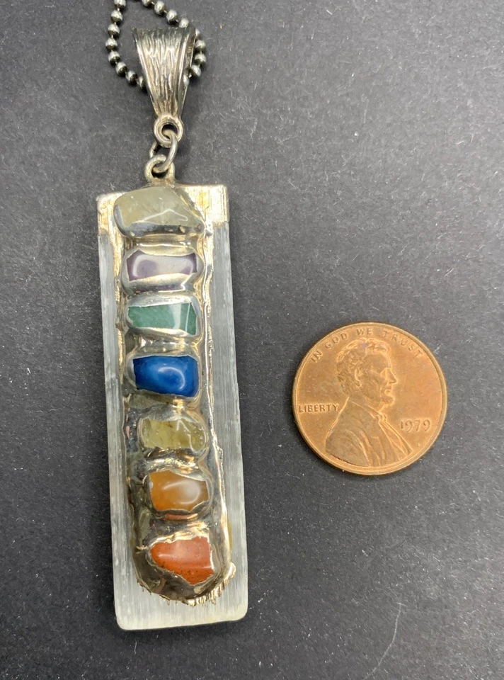 Collar colgante artesanal de chakra de cristal y piedras preciosas de plata de ley arco iris Foto 4 de 4