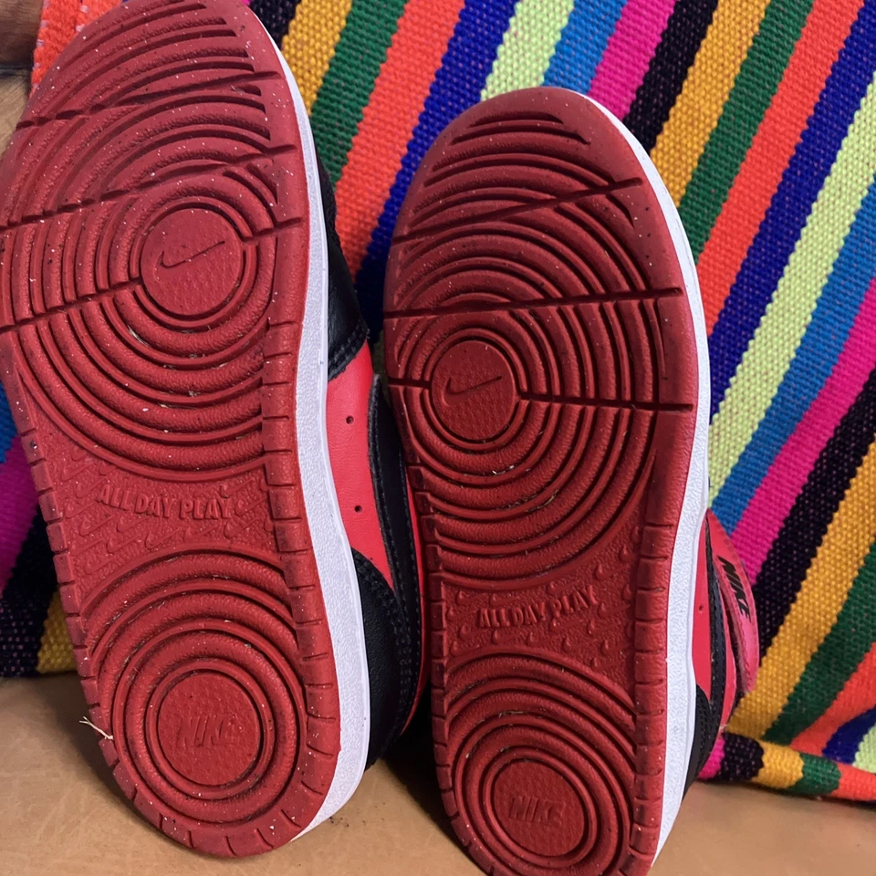 Zapatillas altas Nike para niños grandes rojas negras talla M 12 Foto 3 de 4