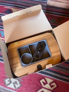 Phone/tablet pillow stand
