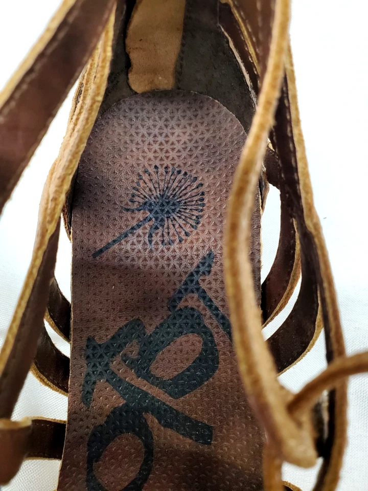 NOVO TOTO Feminino Marrom Wedges Tamanho 8 Sandálias Western Couro de Vaqueira - Imagem 3 de 4