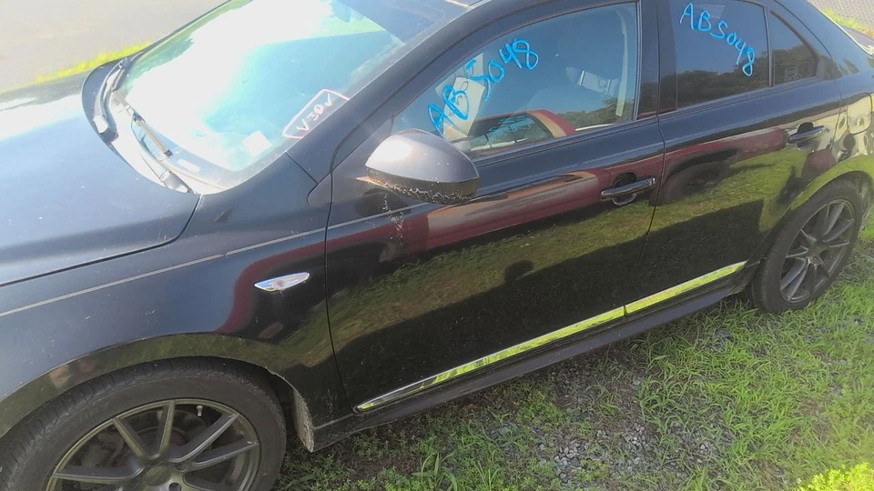 Puerta delantera izquierda del lado del conductor Suzuki Kizashi 2011-2013 OEM Foto 2 de 3