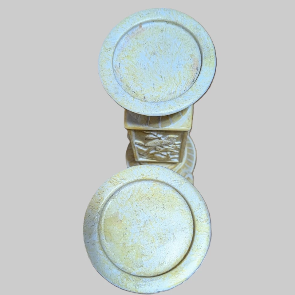 Dos candelabros de columna de pájaro amarillo Foto 3 de 4