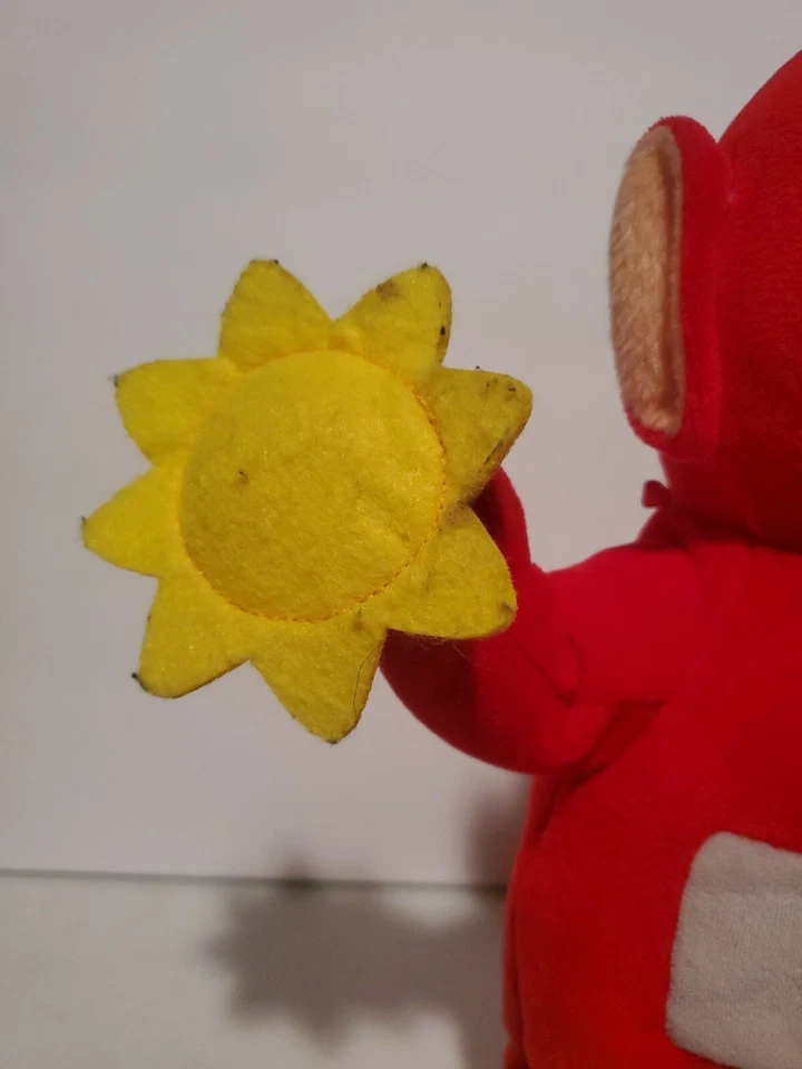 Difícil de encontrar 2017 Spin Master Sun Holding Talking Moving Dancing Teletubbie Po Peluche rojo Foto 3 de 4