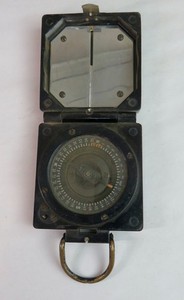 WWII ERA BRITISH ARMY MAGNETIC MARCHING COMPASS MARK I