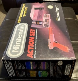 Nintendo NES Action Set Console Bundle Zapper Controllers Games Manuals Box