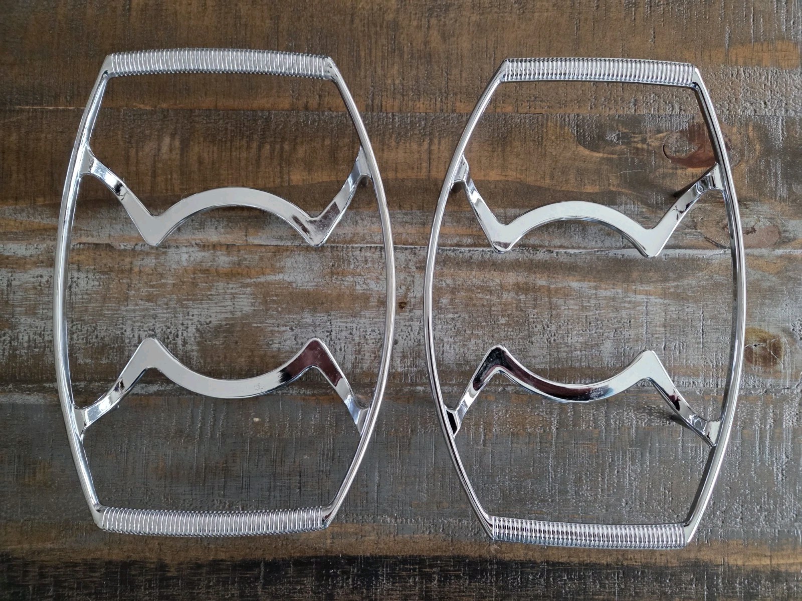 2 Vintage Corning Ware P-7-M-1 & P-11-M Metal Trivet Serving Casserole Holders