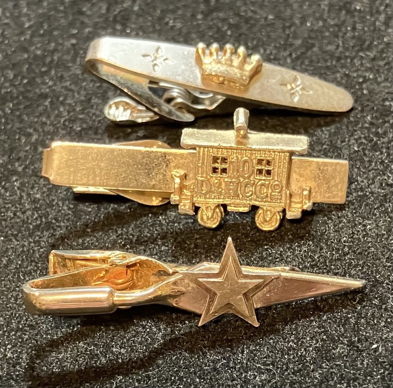 Lot Of Vintage Tie Clips / Caboose / Star On A Trowl / Crown