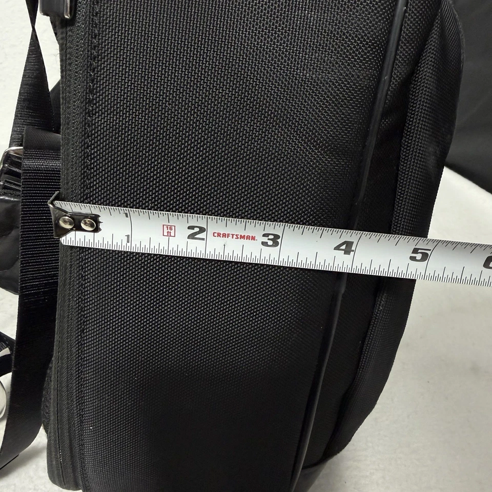 Mochila Tumi Arrive Kingsford Mochila Cuero y Lona Negra Expandible Foto 4 de 4