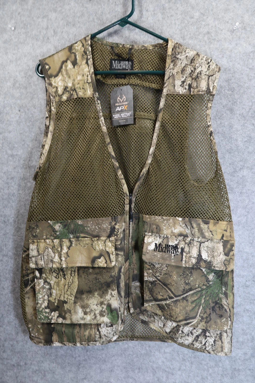Midway USA APX Realtree Shooting Vest Men Medium Zip Mesh NEW Hunting Outdoor