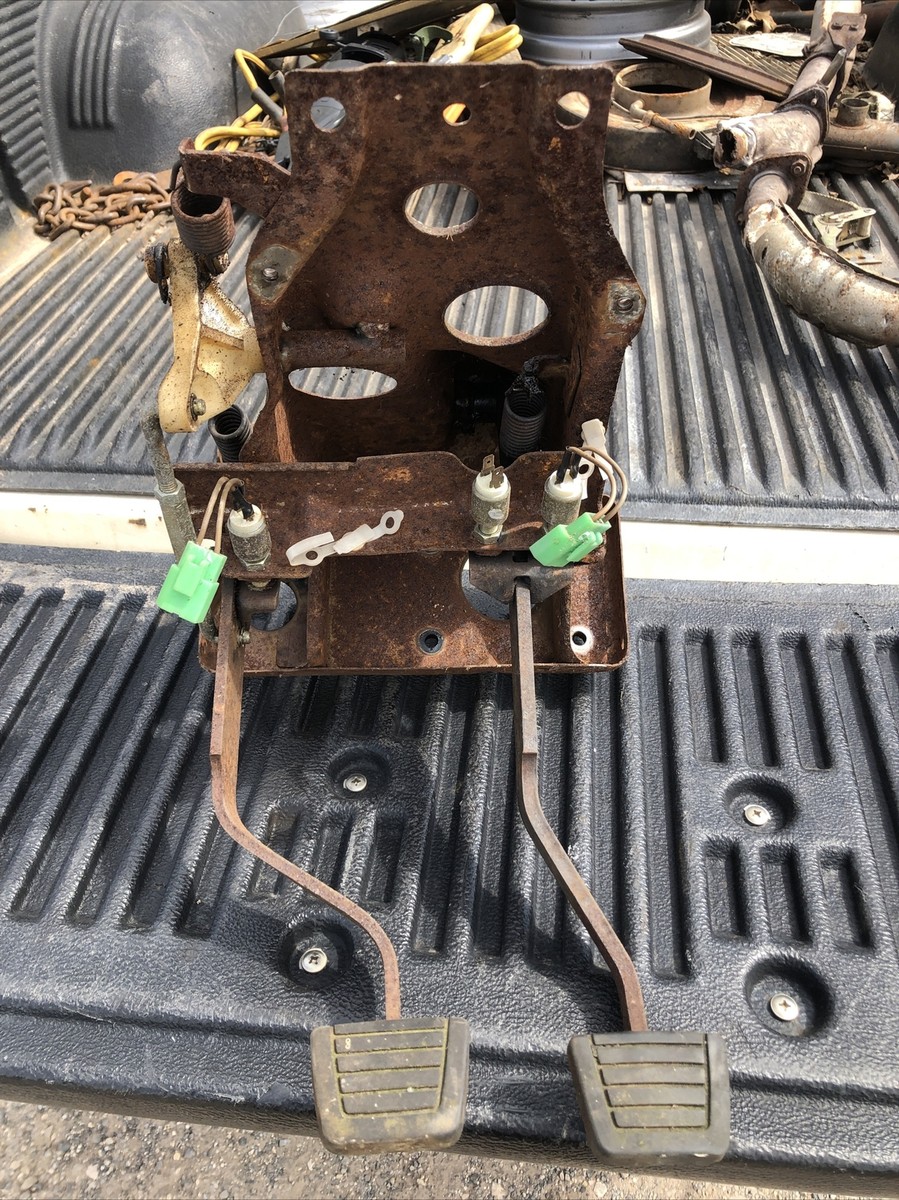 79 80 81 Datsun 280ZX 5 Speed Pedals Clutch / Brake Used Oem 79 80 81 Datsun 280ZX 5 Speed Pedals Clutch / Brake Used Oem