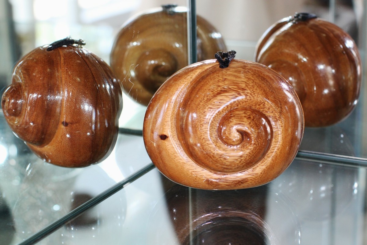 TIMMY WOODS SEASHELL SNAIL SHELL NATURAL SWIRLED HANDCARVED CLUTCH