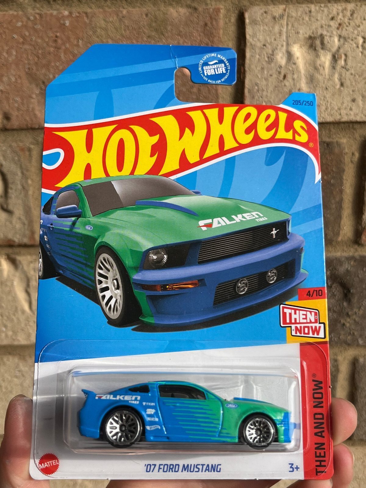 Ford Mustang HW 2007 Hot Wheels entonces y ahora 4/10 #205/250