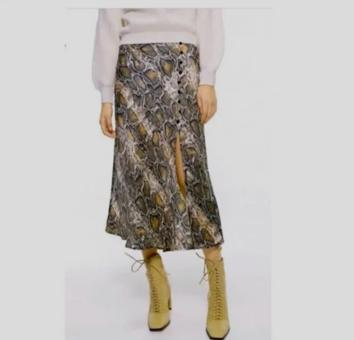 Zara Worn once snake print front fabric buttons Skirt size M