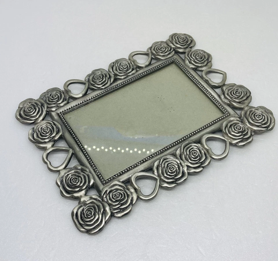 Marco de fotos de peltre vintage pétalos de rosa borde de corazón arte ornamentado decoración pesado BB Foto 3 de 4