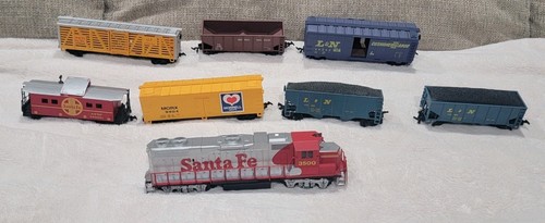 Juego de trenes eléctricos de colección realistas "FREIGHTLINE USA" escala HO Santa Fe 3500 | Zustand: Used