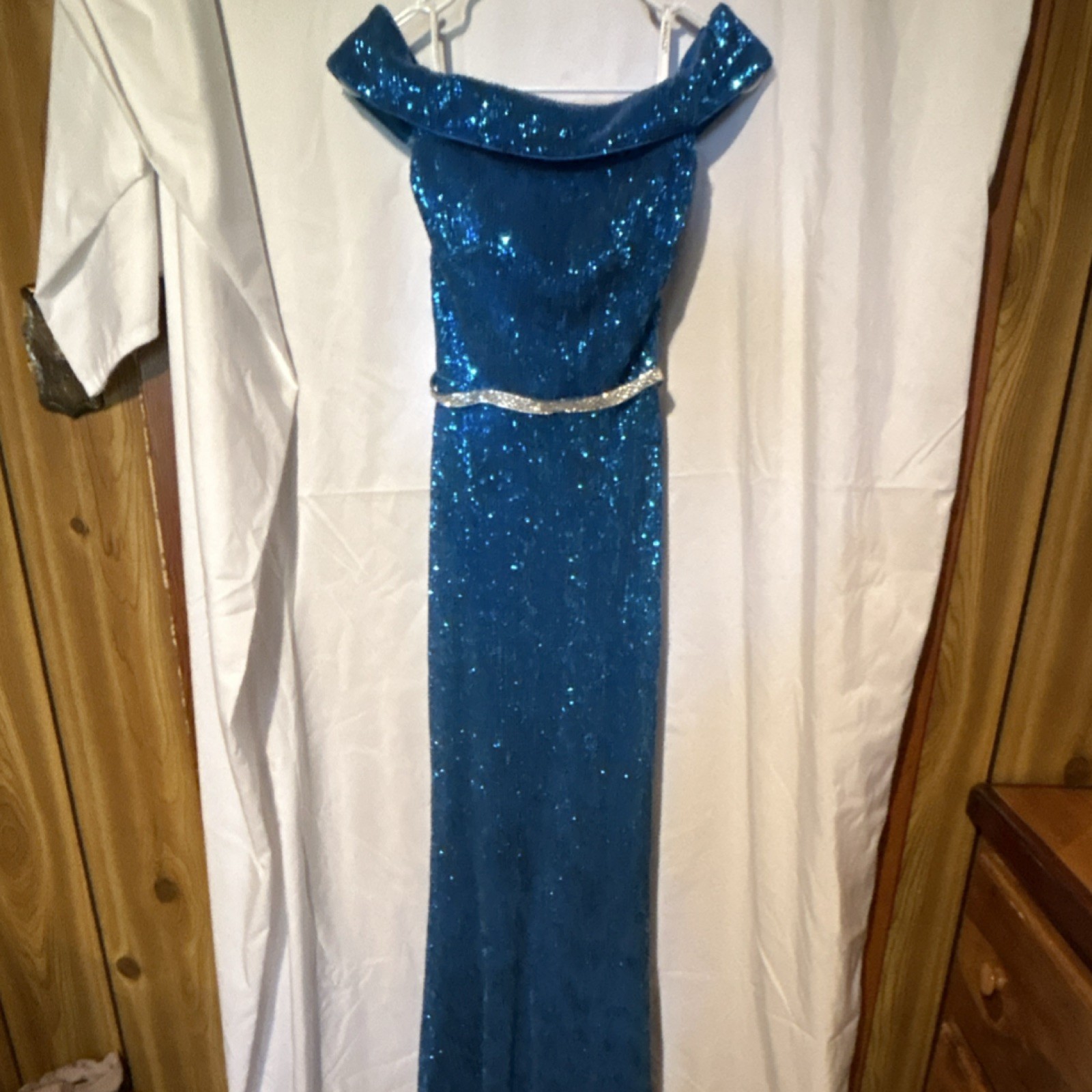 Jovani Blue Sequin Off Shoulder Long Gown Dress Size 00 Silver Belt Accent