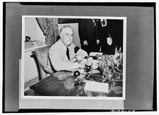 Photo:Franklin D Roosevelt Washington DC 1935-1942 MBS NBC Radio Desk