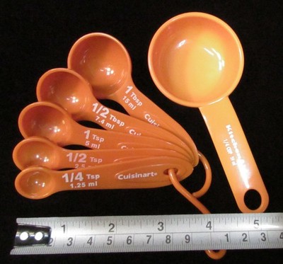 Set of 5 Orange CUISINART MEASURING SPOONS + Orange KitchenAid 1/4 CUP SCOOP