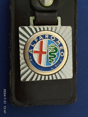 PORTACHIAVI CUOIO E METALLO E SMALTI COLORATI LOGO ALFA ROMEO - Picture 2 of 4