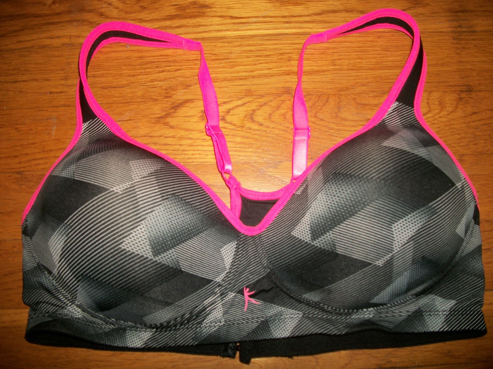 (1) DANSKIN NOW WOMEN'S ADJUSTABLE BACK PRINTED FOAM SPORTS BRA SZ 38 D