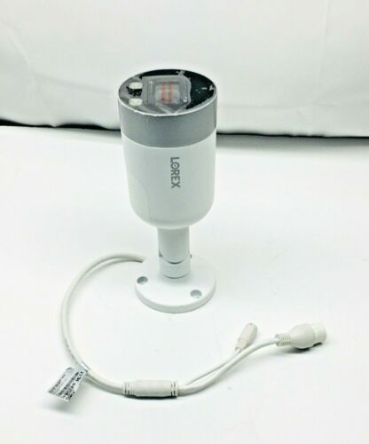 LOREX E891AB 4K Ultra HD Active Deterrence Security Camera - Picture 2 of 6